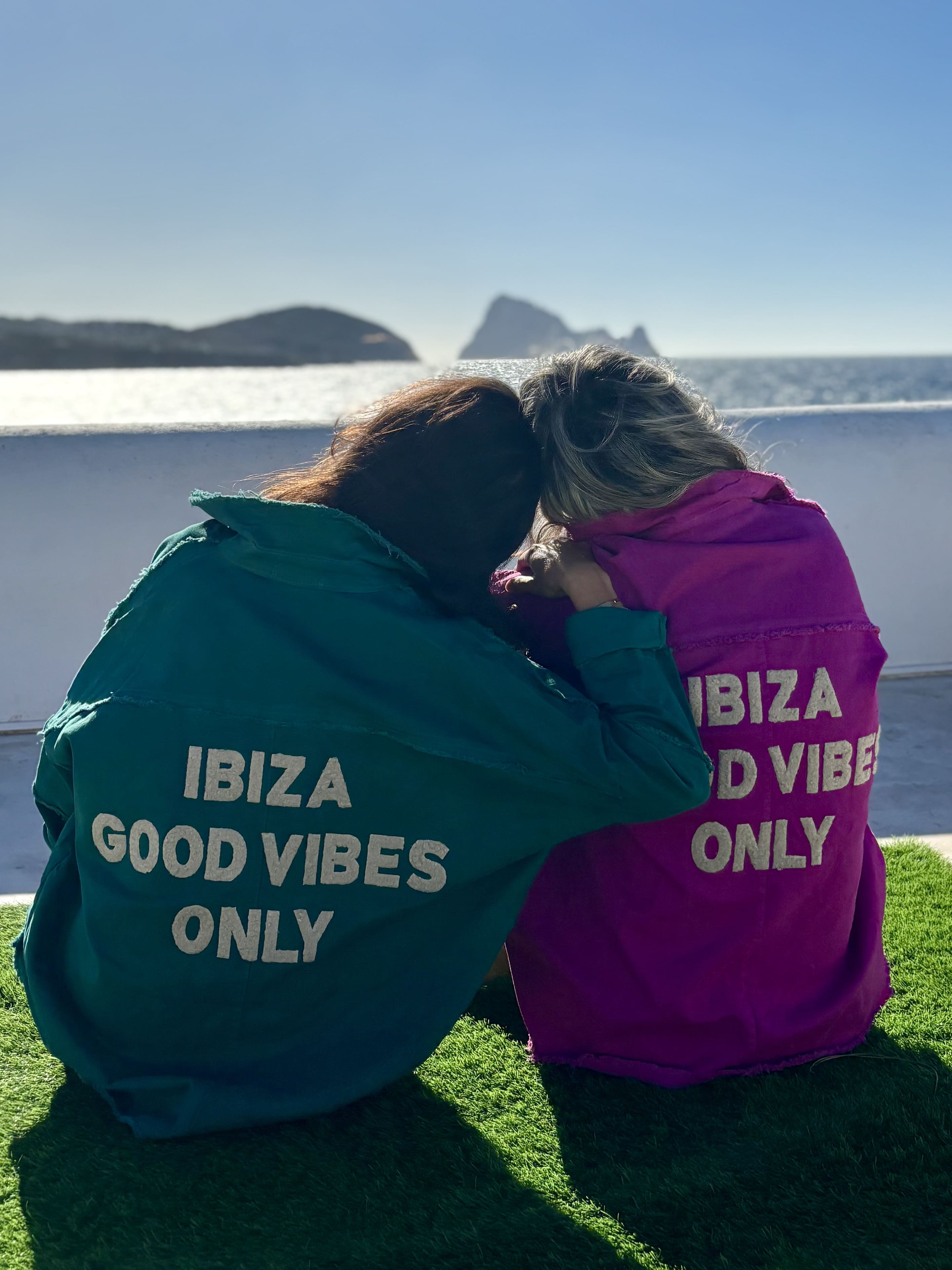 Chaqueta Ibiza Good Vibes Only (CHAQUETAS) - Ibiza Fashion Secrets